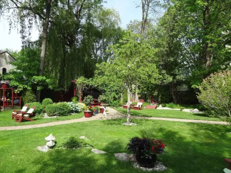 Canterbury Inn Отели рядом с достопримечательностью «Сентенниал Лилак Гарден»