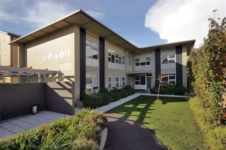 Glenelg Holiday Apartments-Ellis