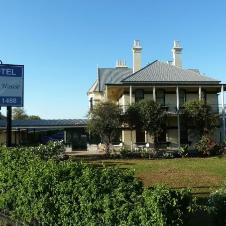 Airlie House Motor Inn