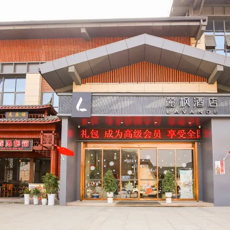 La Fontaine Hotel (Yichun Wanzai Ancient City Branch)