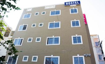 Transit Dorms - A Backpackers Inn & Hostel