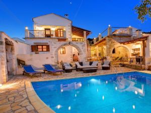 Grape Villa Heated Pool