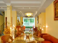 Royal Golden View Hotel Hotel di Dagon Myothit