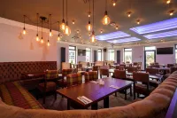 Adamson Hotel - พร้อมอาหารเช้า