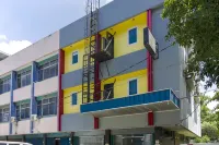RedDoorz Near Living Plaza Palembang Hotels in Bukit Kecil