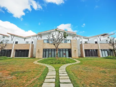 SkyeBay Club Hotels near Maobitou Park