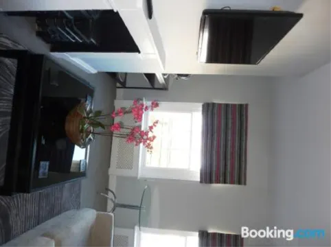 Hewlett Apartments - Housity