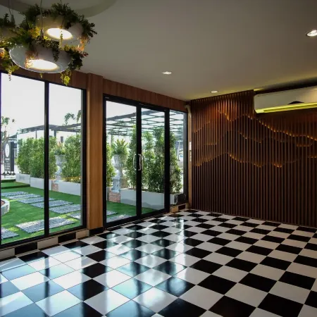 The O-Zone Airport Inn Отели рядом с достопримечательностью «Ват Плуксаттха»