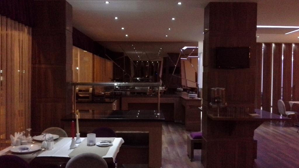 Hande Hotel