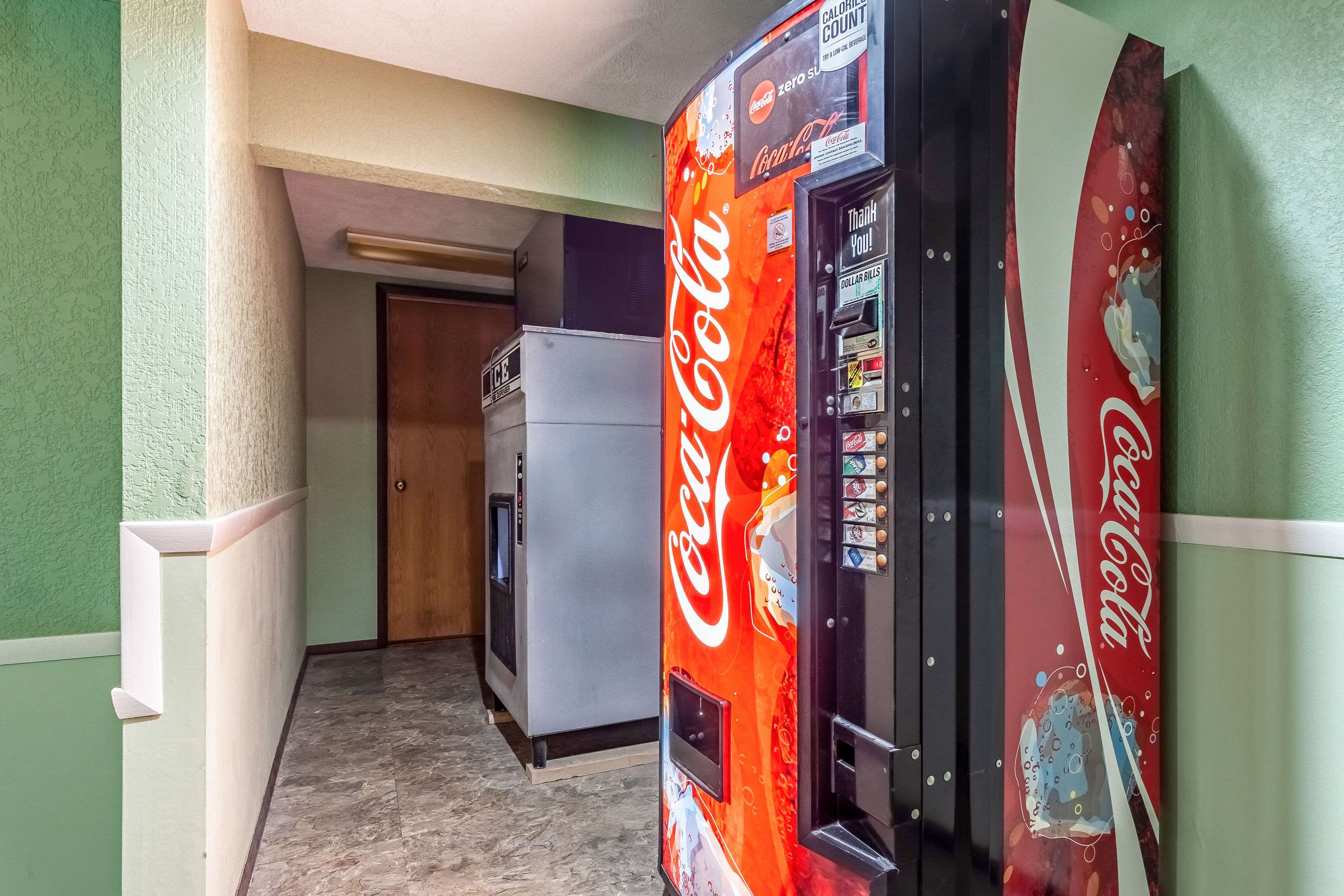 Coratel Inn & Suites McCook