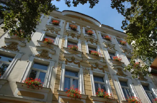 Adria Hotel Prague Отели рядом с достопримечательностью «Пороховая башня»