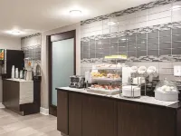 La Quinta Inn & Suites by Wyndham Baltimore N / White Marsh - breakfast