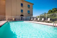 La Quinta Inn & Suites by Wyndham New Iberia Hotels in New Iberia