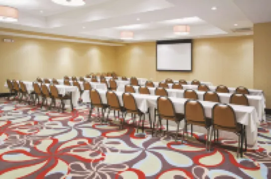 La Quinta Inn & Suites by Wyndham Hinesville - Fort Stewart Hotels in Hinesville