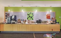 La Quinta Inn & Suites by Wyndham Pecos - breakfast