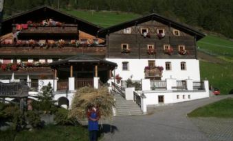 Hotel Rainhof - Housity