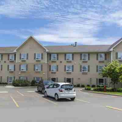 Quality Inn Airport Hotel Exterior