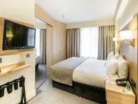 ฮอลิเดย์ อินน์ ลอนดอน - เคนซิงตัน ไฮ สตรีท บาย IHG โรงแรมในลอนดอน