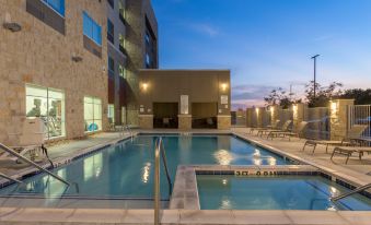 Holiday Inn Express & Suites San Marcos South