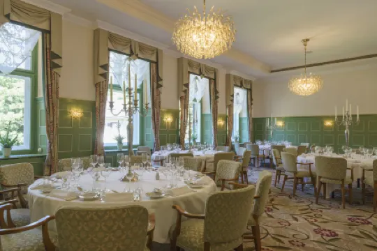 Suvretta House Отели рядом с достопримечательностью «Пиц Найр»