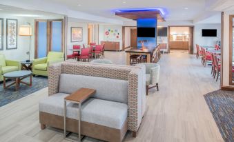 Holiday Inn Express & Suites Bismarck