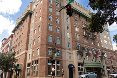 Holiday Inn Express Savannah-Historic District Отели в г. Саванна