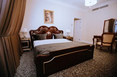 Астраханская Отели рядом с достопримечательностью «Дом купца С. М. Курдова»