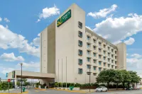 Quality Inn Monterrey la Fe - piscina