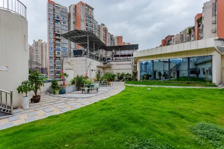 Vienna Hotel (Duyun Wanda Plaza) Отели в г. Дуюн