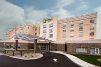 Holiday Inn & Suites Mount Pleasant Hotels in 