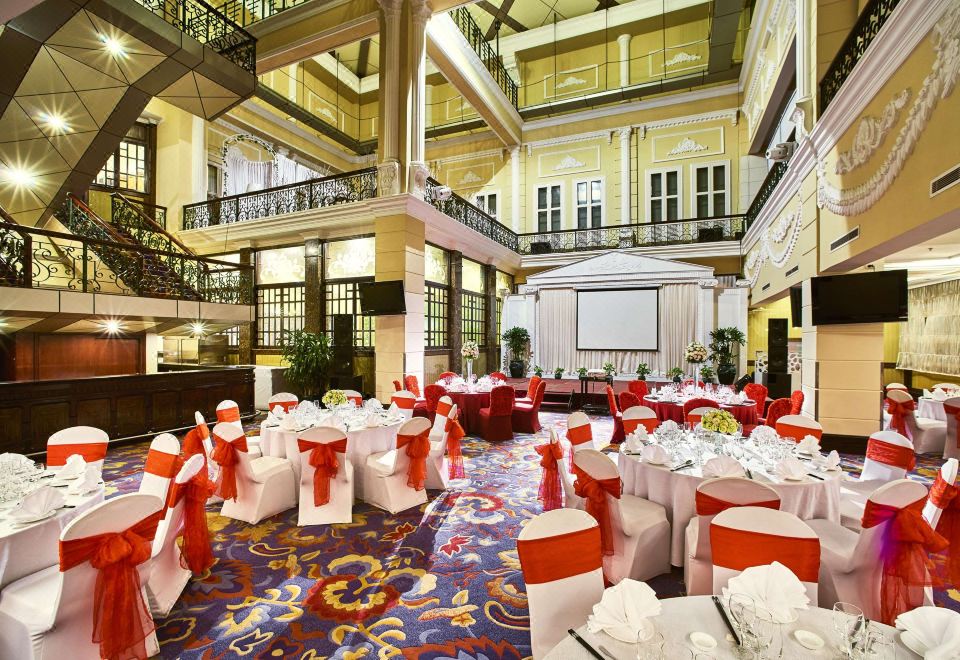 2. 윈저 플라자 호..