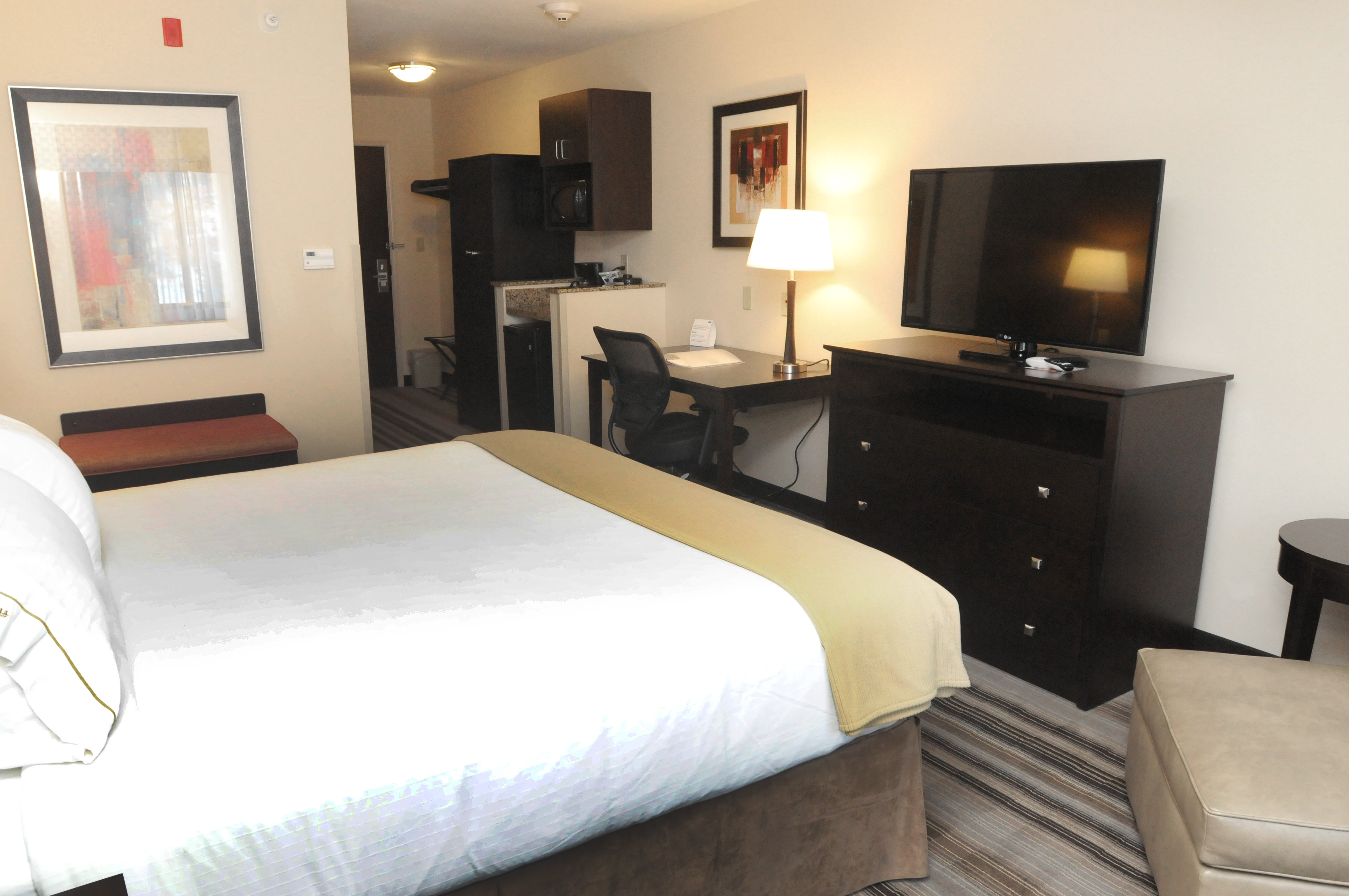 Holiday Inn Express & Suites Cambridge, an Ihg Hotel