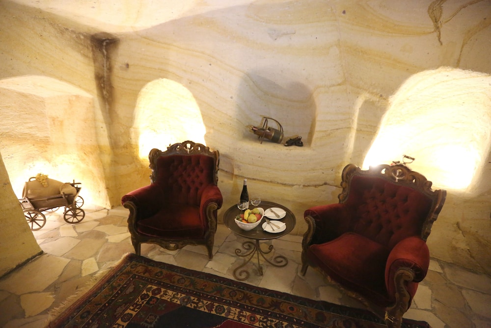 Antik Cave House