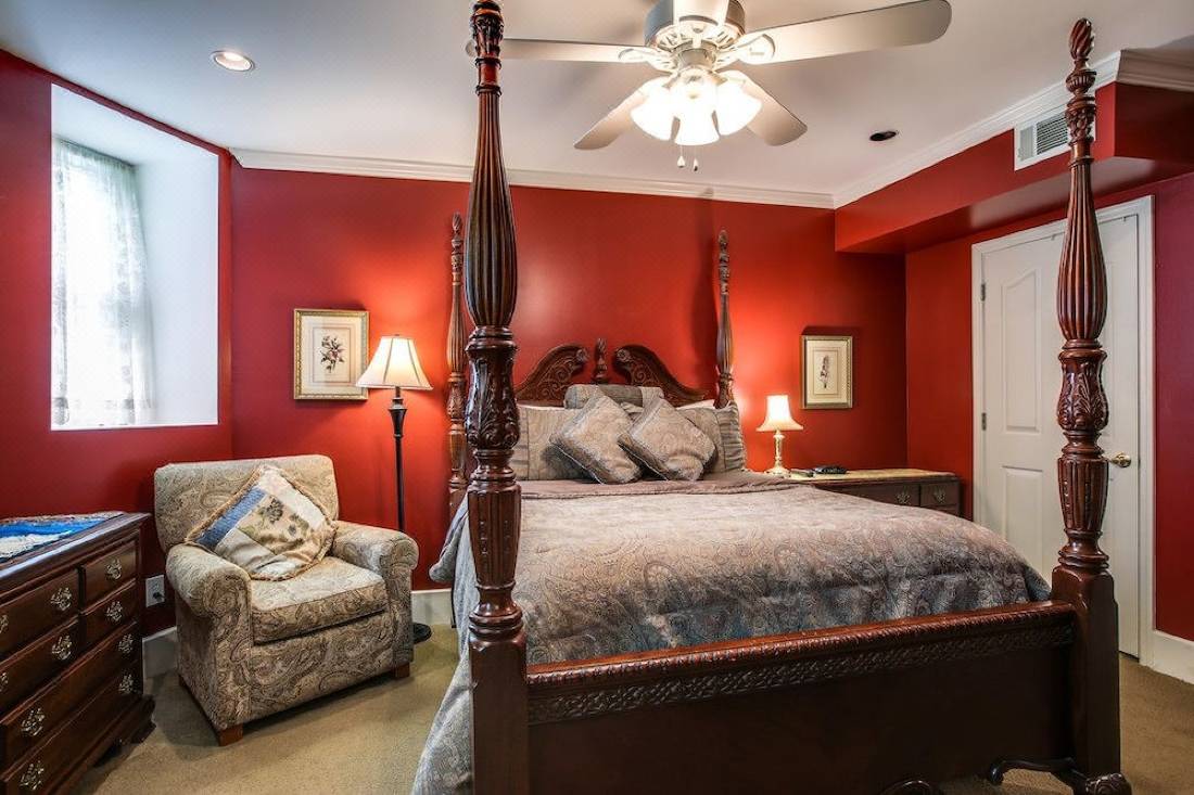 1501 Linden Manor Bed and Breakfast 
