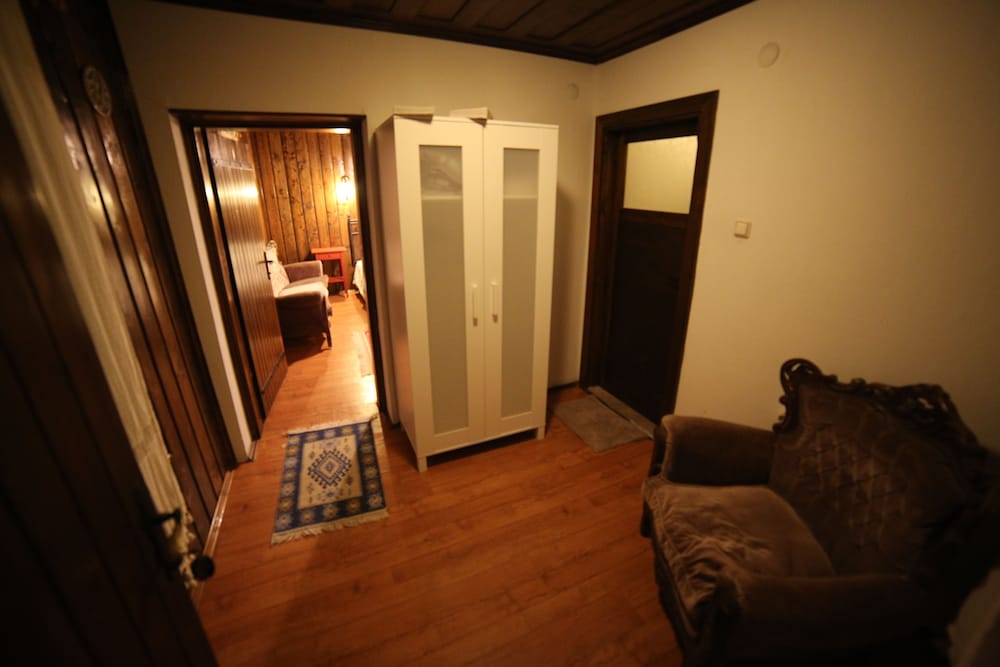 Akropolis Guest House