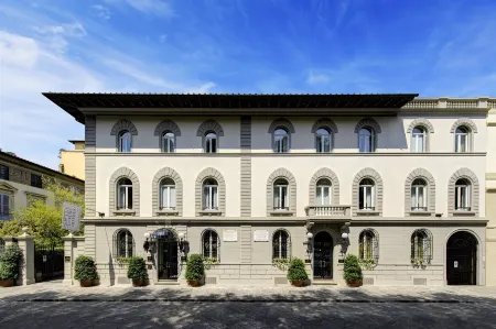 Hotel Regency - Small Luxury Hotels of the World Отели рядом с достопримечательностью «Palazzo dei Congressi»