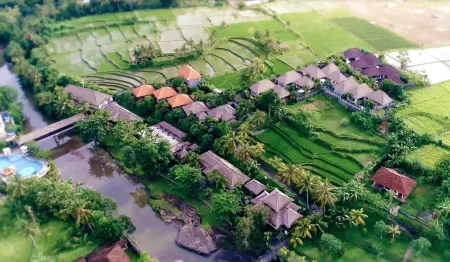 Santi Mandala Villa & Spa Отели рядом с достопримечательностью «Сингападу Баньян Три»