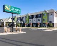 Quality Inn & Suites Ashland Near Kings Dominion Hotels near Calvary Pentecostal Tabernacle