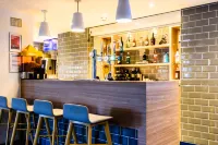 Holiday Inn Express PORTSMOUTH - GUNWHARF QUAYS by IHG - Quầy bar