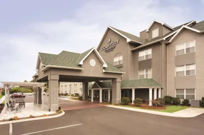 Country Inn & Suites by Radisson, Chattanooga-Lookout Mountain Hotels near Rock City Gardens