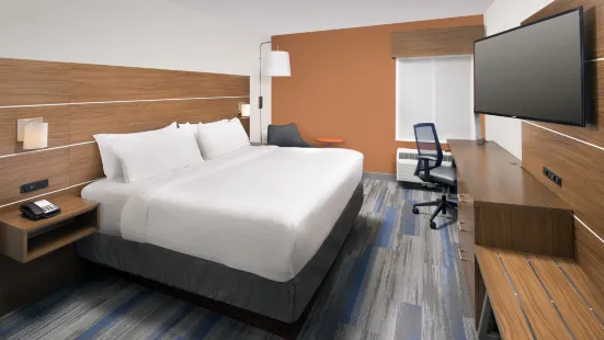 Holiday Inn Express & Suites College Park-University Area