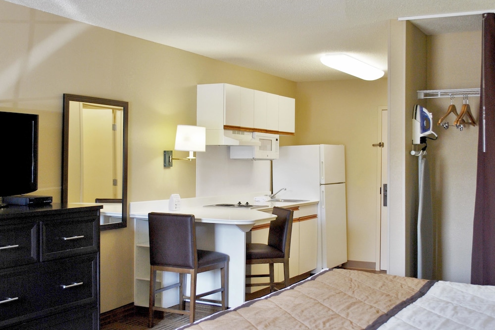 Extended Stay America Suites - Kansas City - Country Club Plaza