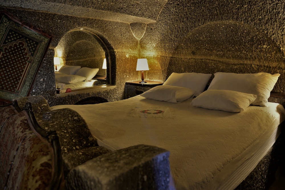 Grand Cave Suites