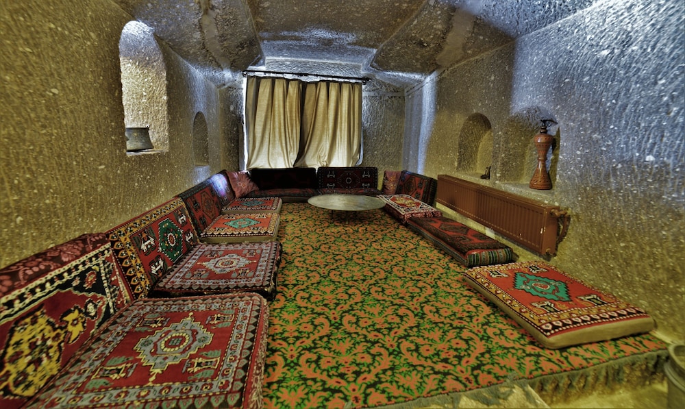 Grand Cave Suites