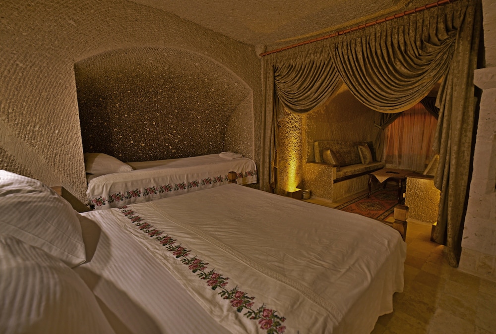 Grand Cave Suites