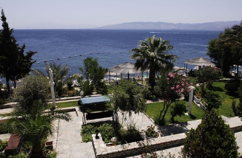 Ana Giris Kapisi Picture Of Chronos Beach Hotel Bitez Tripadvisor