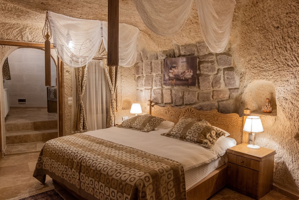 Grand Elite Cave Suites