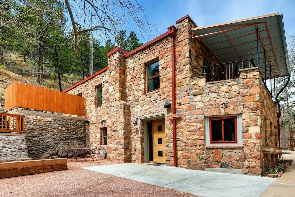 Boulder Adventure Lodge