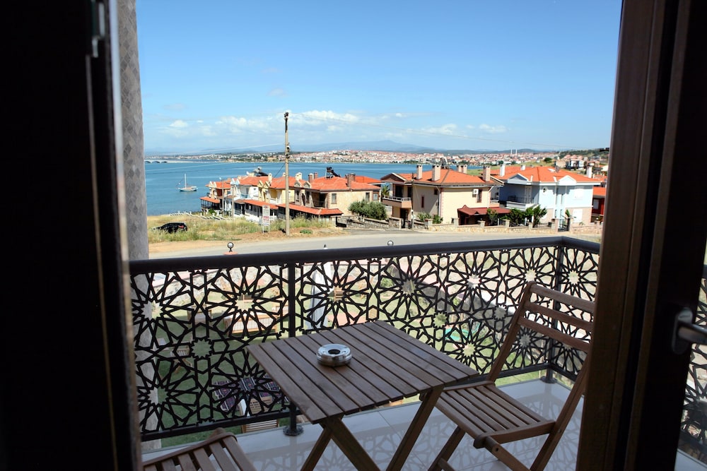 Cunda Kale Otel (Cunda Bal Konak Otel)