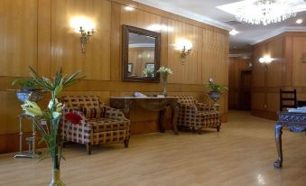 Le Royal Express Salmiya Hotel